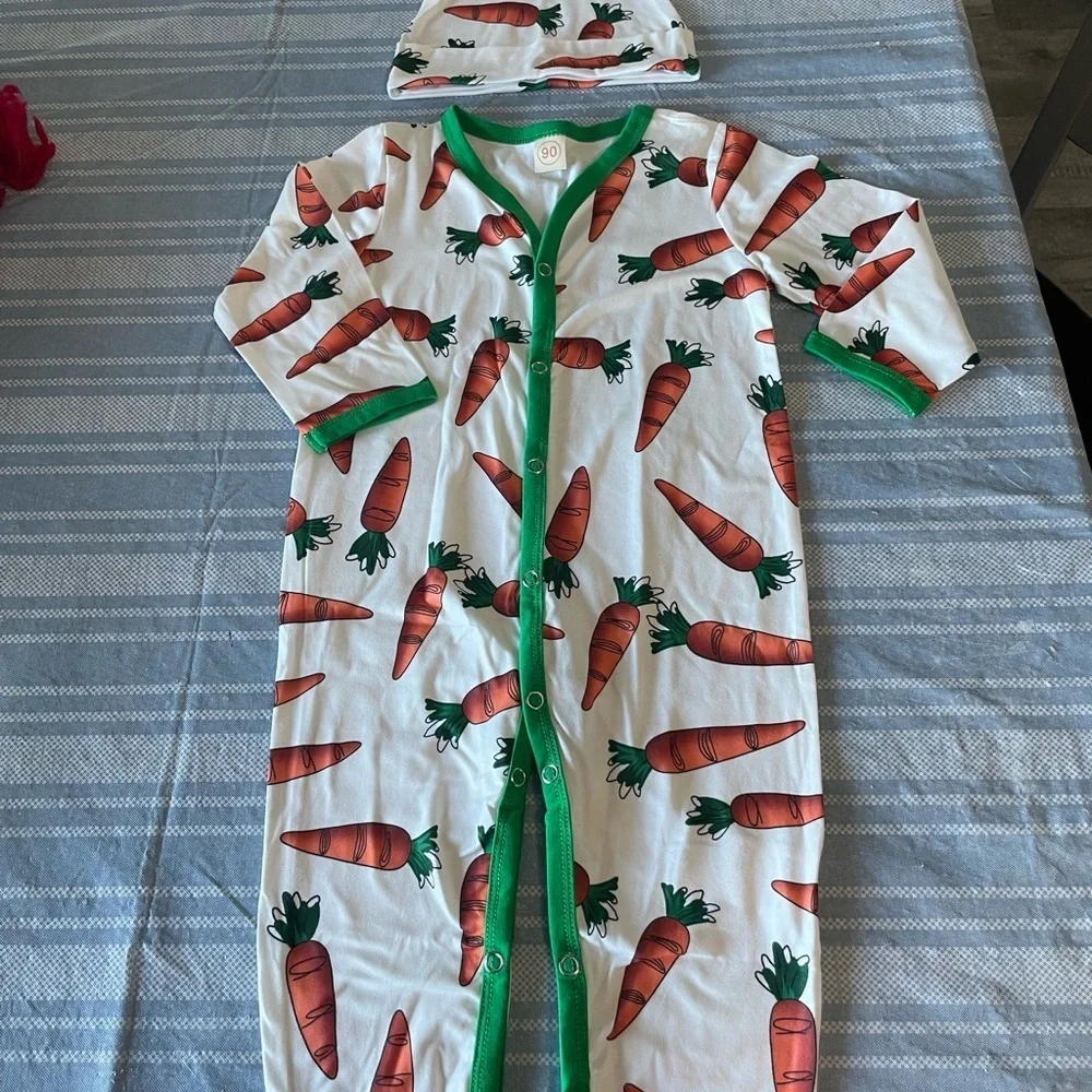 Perfect for Easter!!!! Carrot Print Baby Onesie and Hat Set size 6-12 months
